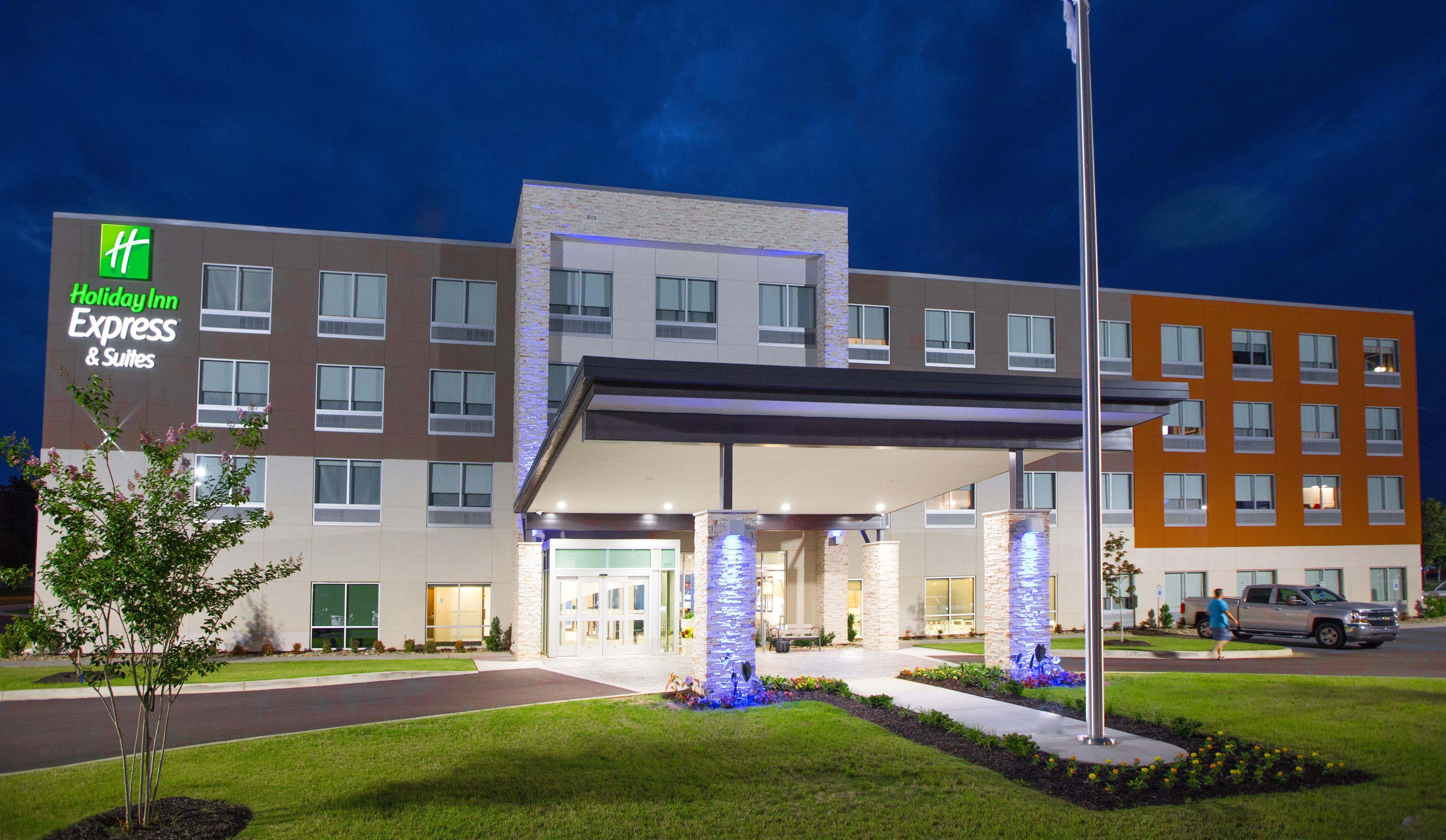 Holiday Inn Express & Suites Greenwood Mall, An Ihg Hotel Exterior photo